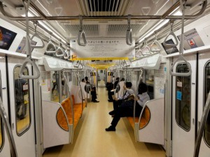 Tokyo_Metro_1000_Inside